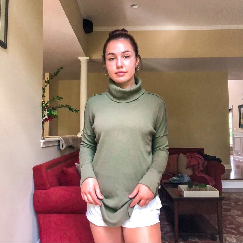 NWOT Aritzia Cowl Neck Long Sleeve